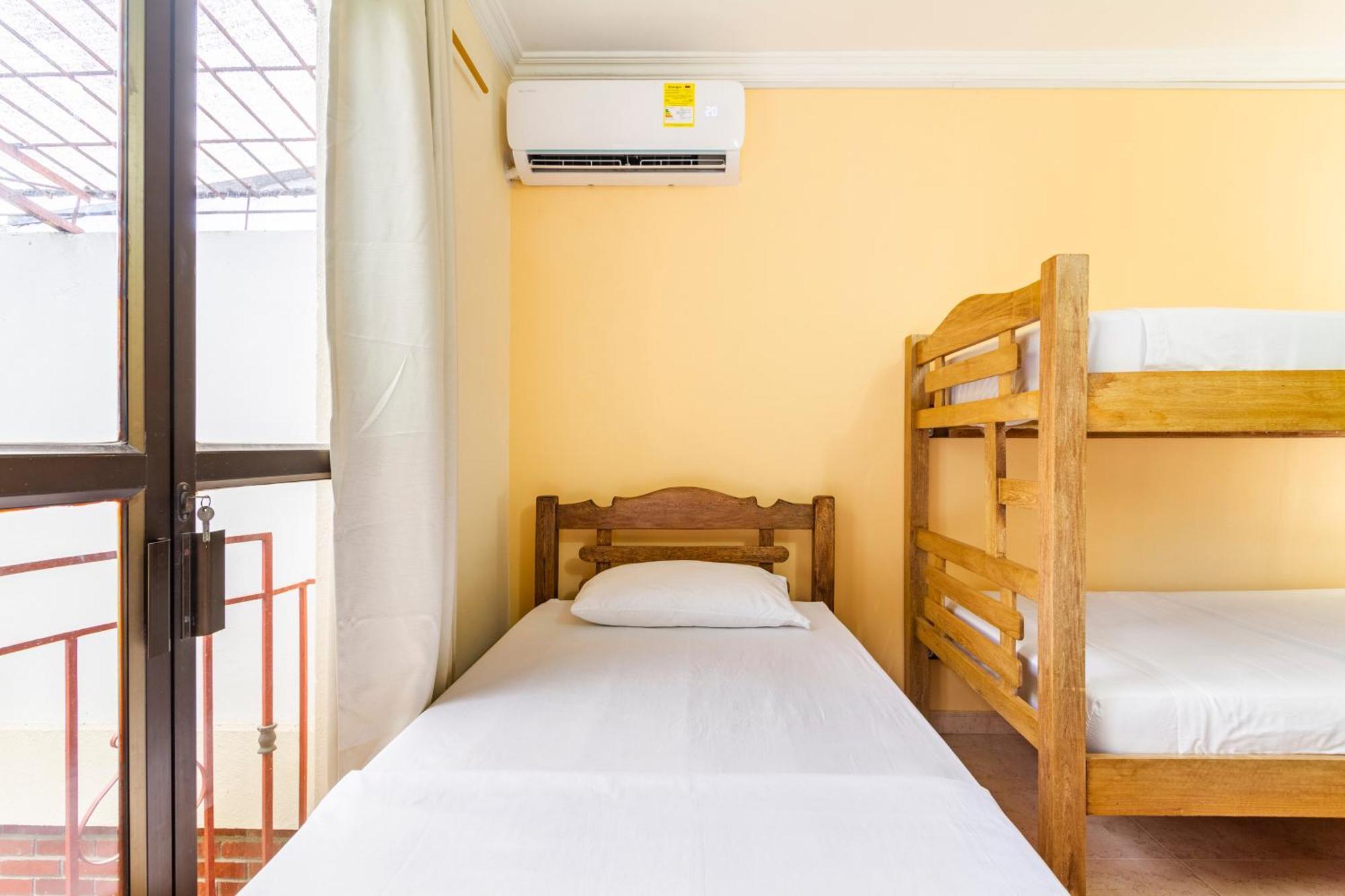Hostal Cartagonova - Habitaciones Privadas Y Amplias Cerca A Zonas Turisticas Cartagena Екстер'єр фото