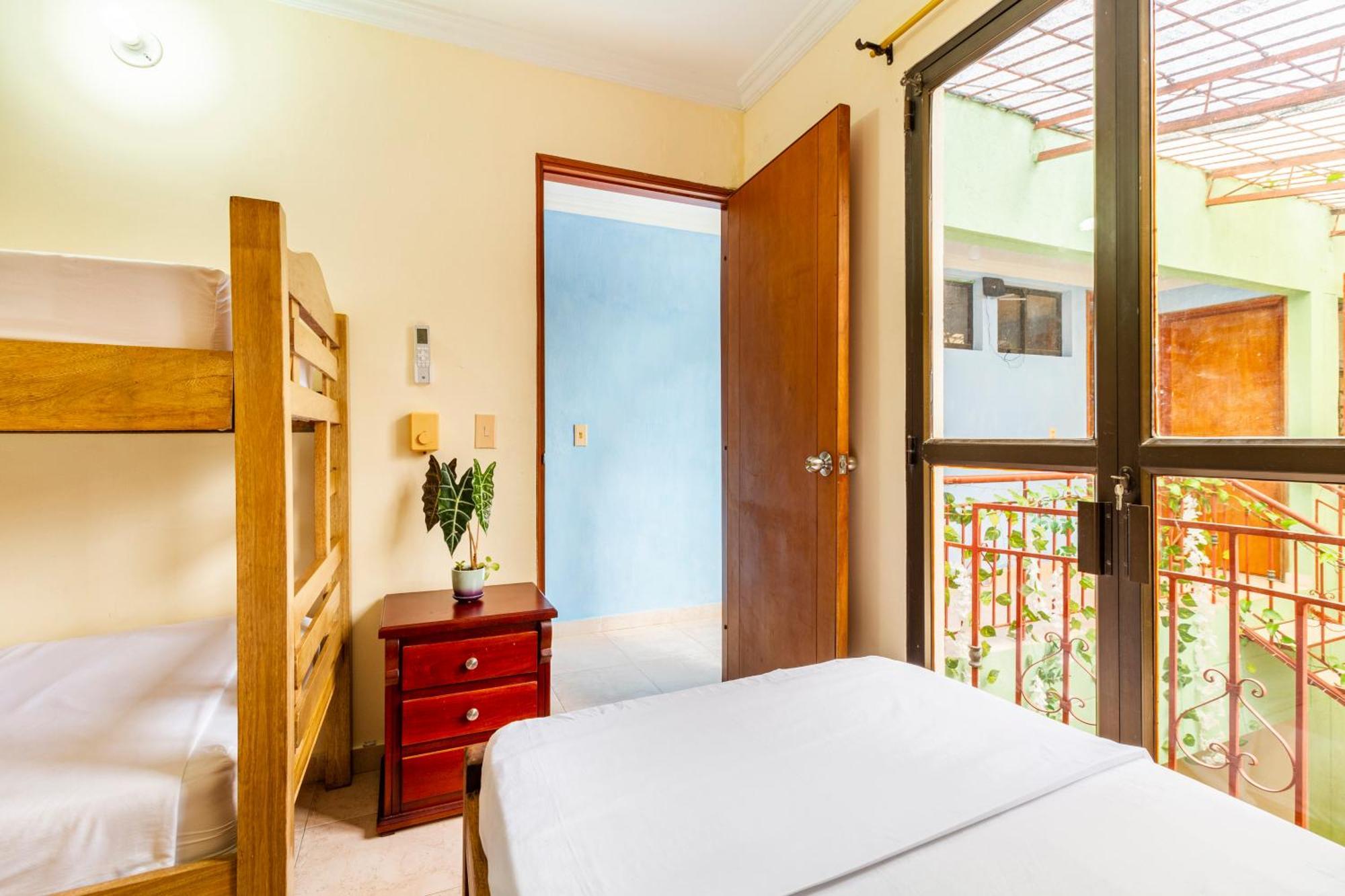 Hostal Cartagonova - Habitaciones Privadas Y Amplias Cerca A Zonas Turisticas Cartagena Екстер'єр фото