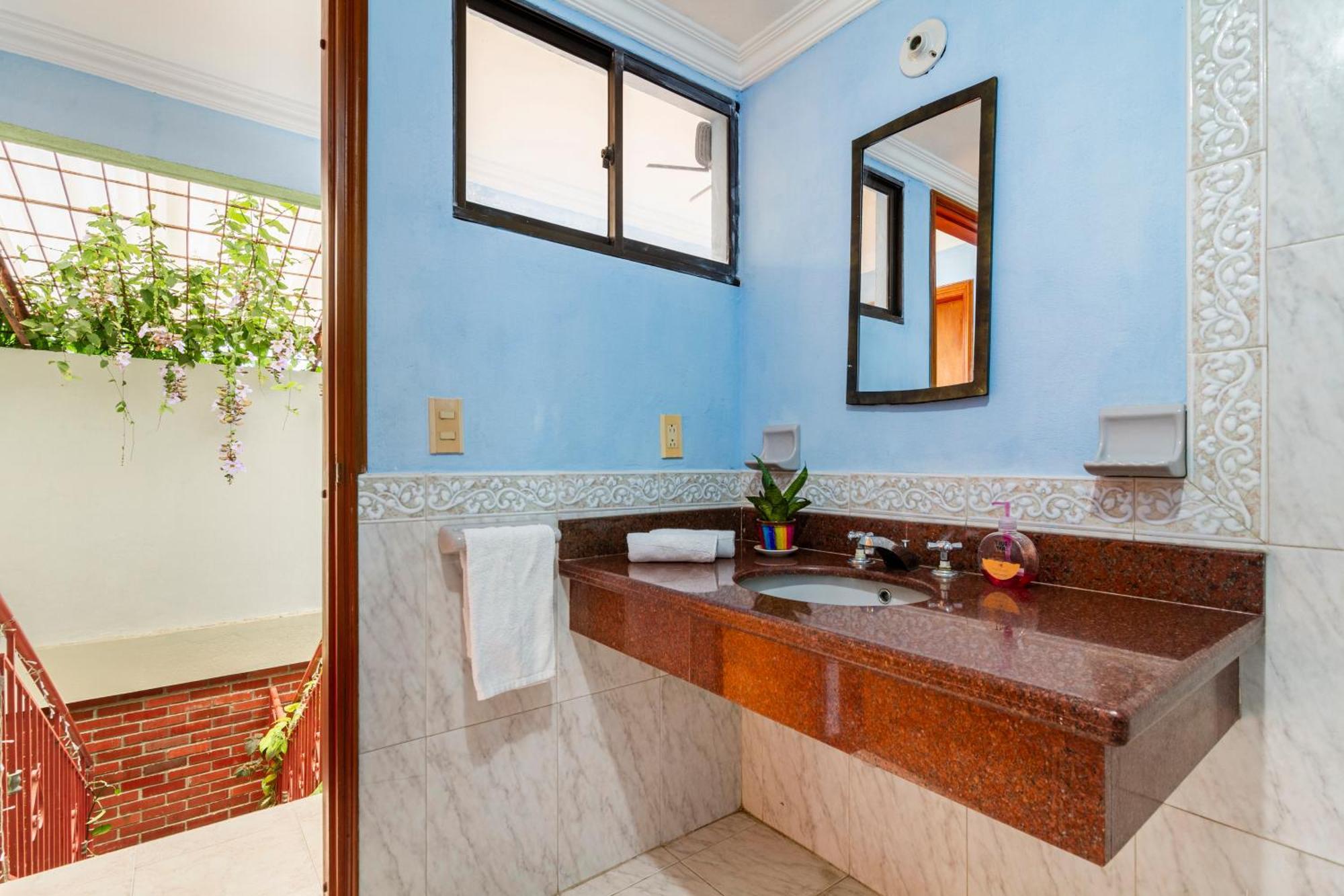 Hostal Cartagonova - Habitaciones Privadas Y Amplias Cerca A Zonas Turisticas Cartagena Екстер'єр фото
