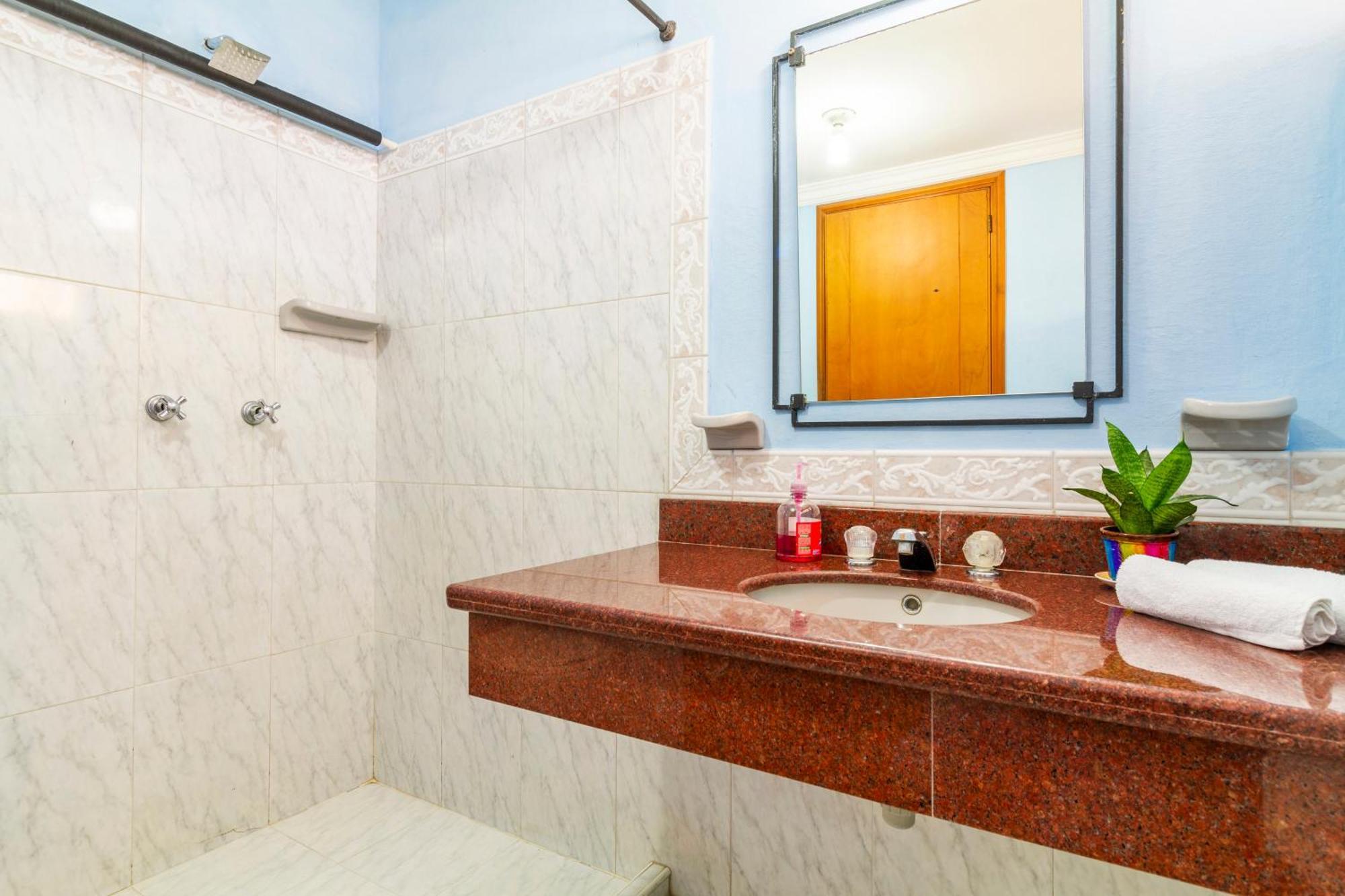 Hostal Cartagonova - Habitaciones Privadas Y Amplias Cerca A Zonas Turisticas Cartagena Екстер'єр фото