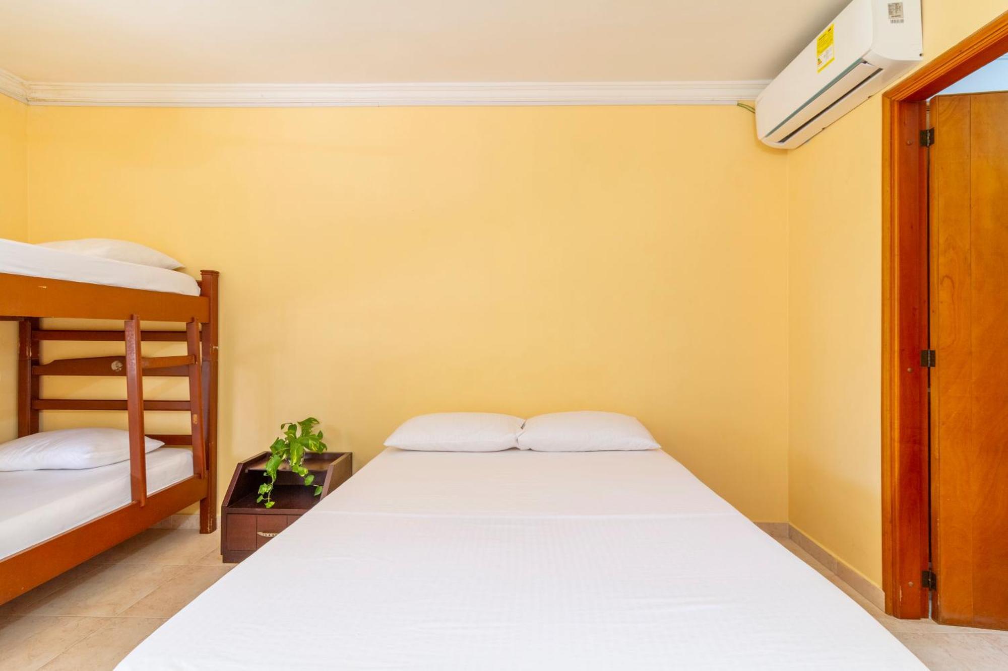 Hostal Cartagonova - Habitaciones Privadas Y Amplias Cerca A Zonas Turisticas Cartagena Екстер'єр фото