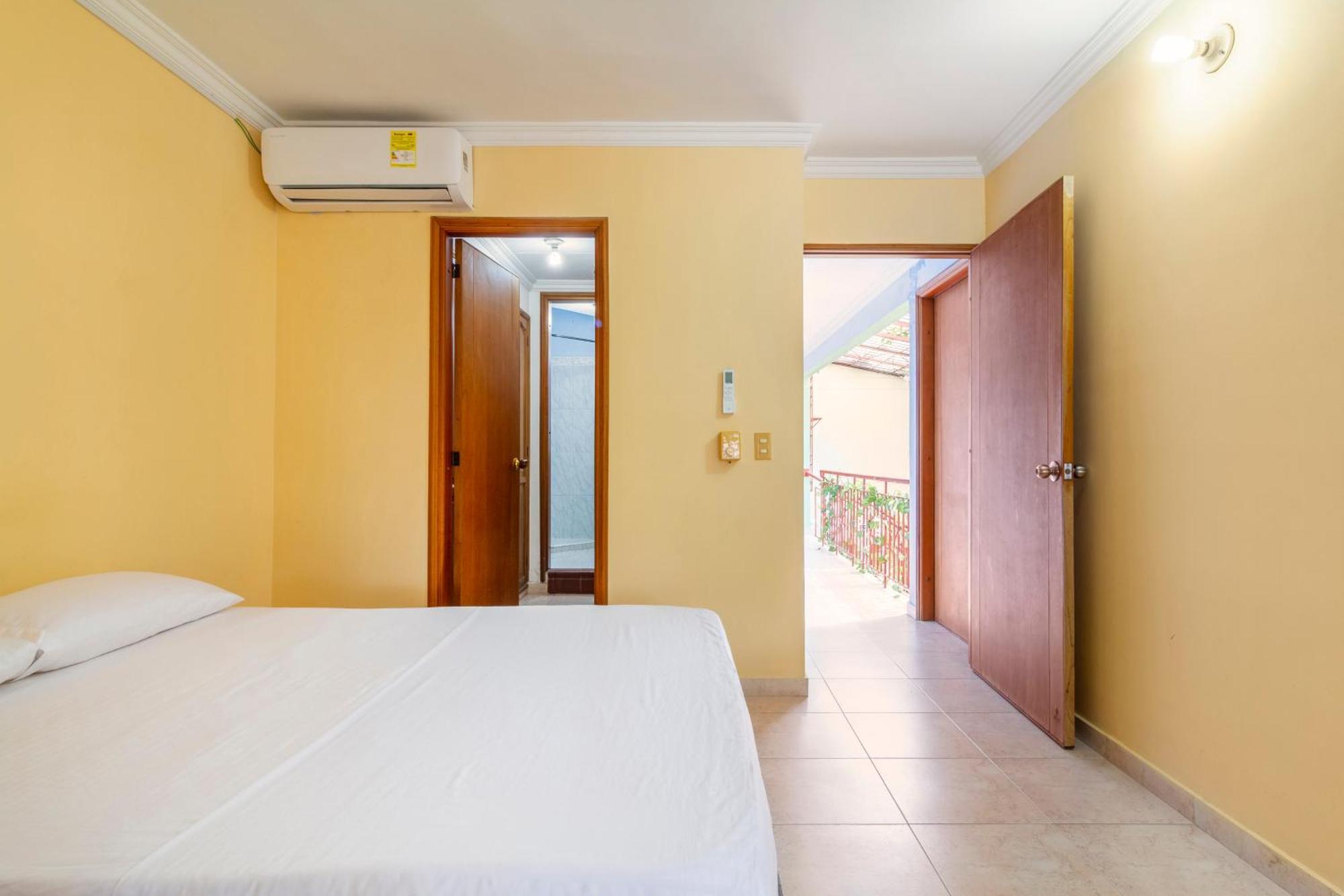 Hostal Cartagonova - Habitaciones Privadas Y Amplias Cerca A Zonas Turisticas Cartagena Екстер'єр фото